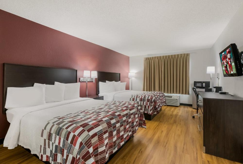 Deluxe Queen Room with Two Queen Beds - Non-Smoking interior